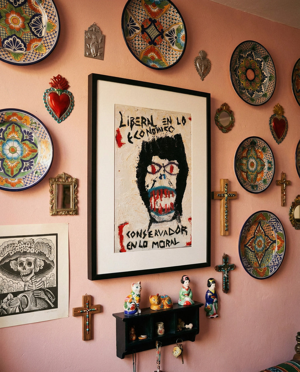 Moralist de CLACHECO en pared, vista lateral